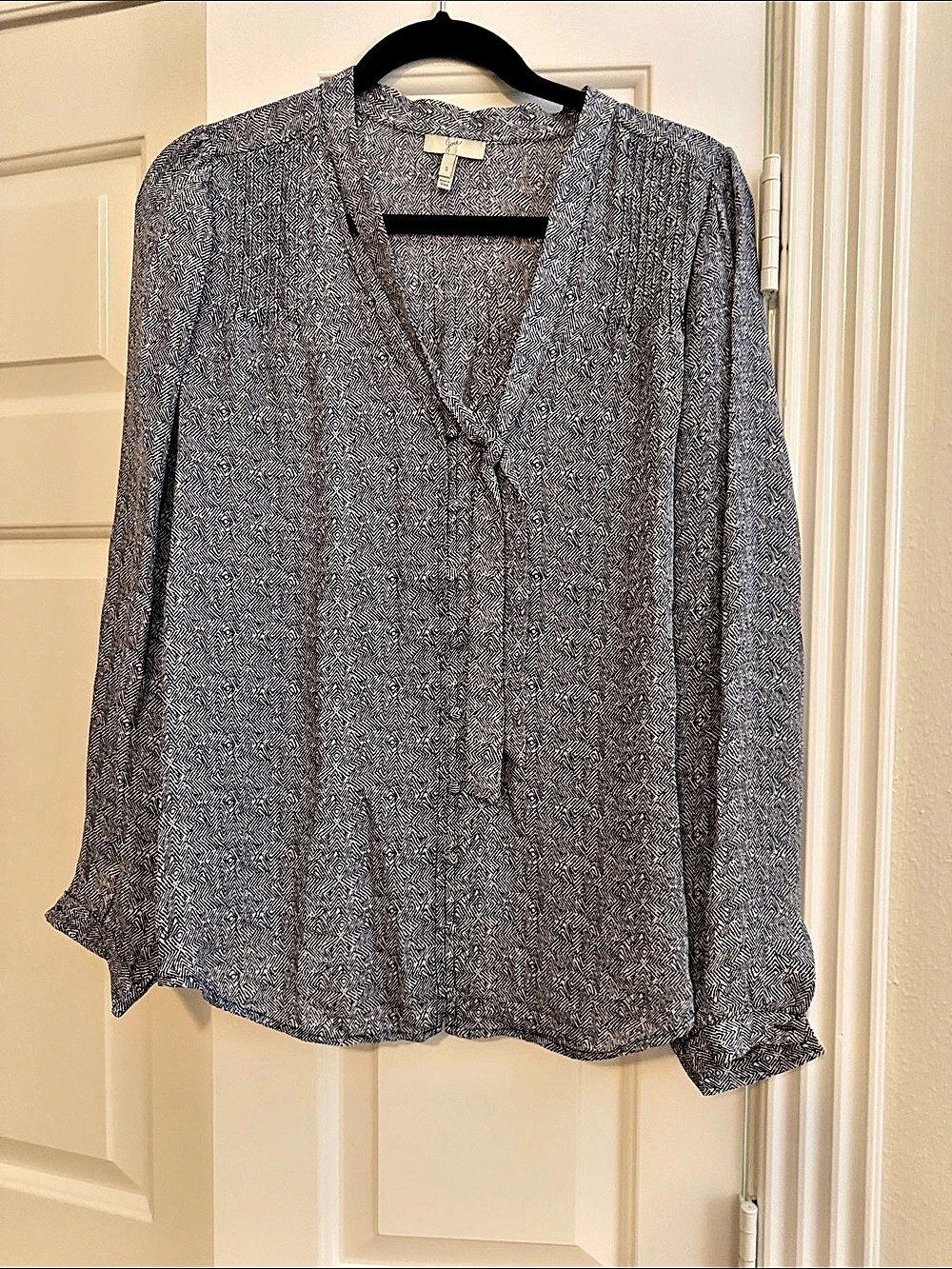 Joie Silk Geometric Print Tie-Neck Blouse Blue & White Small